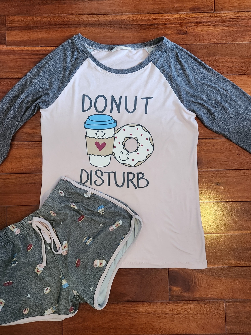 Women's Gray & White 'Donut Disturb' Raglan Pajama Set